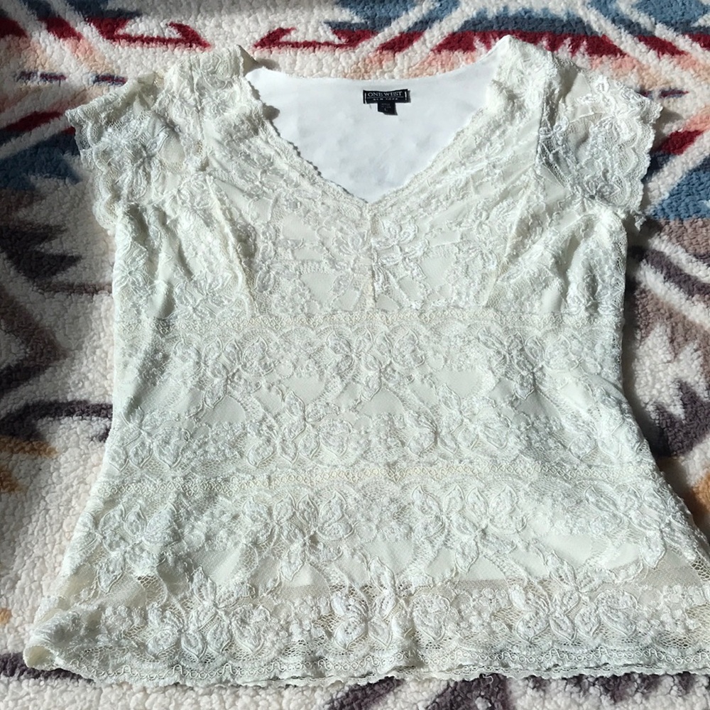Off white cap sleeve lace top - size L